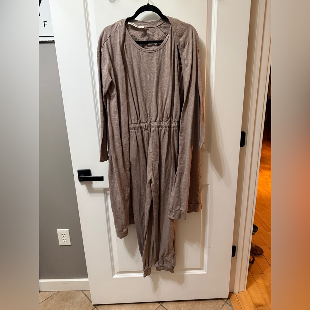 ✨NWOT Three Bird Nest Set To Go Jumpsuit & Cardigan Set - Picture 3 of 6